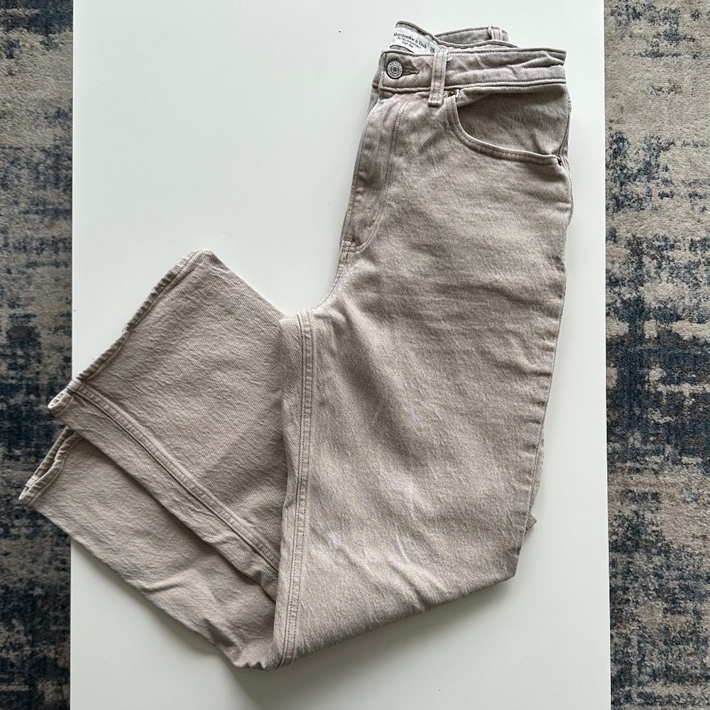 A&F 90s Relaxed High Rise Jean - Picture 2 of 10